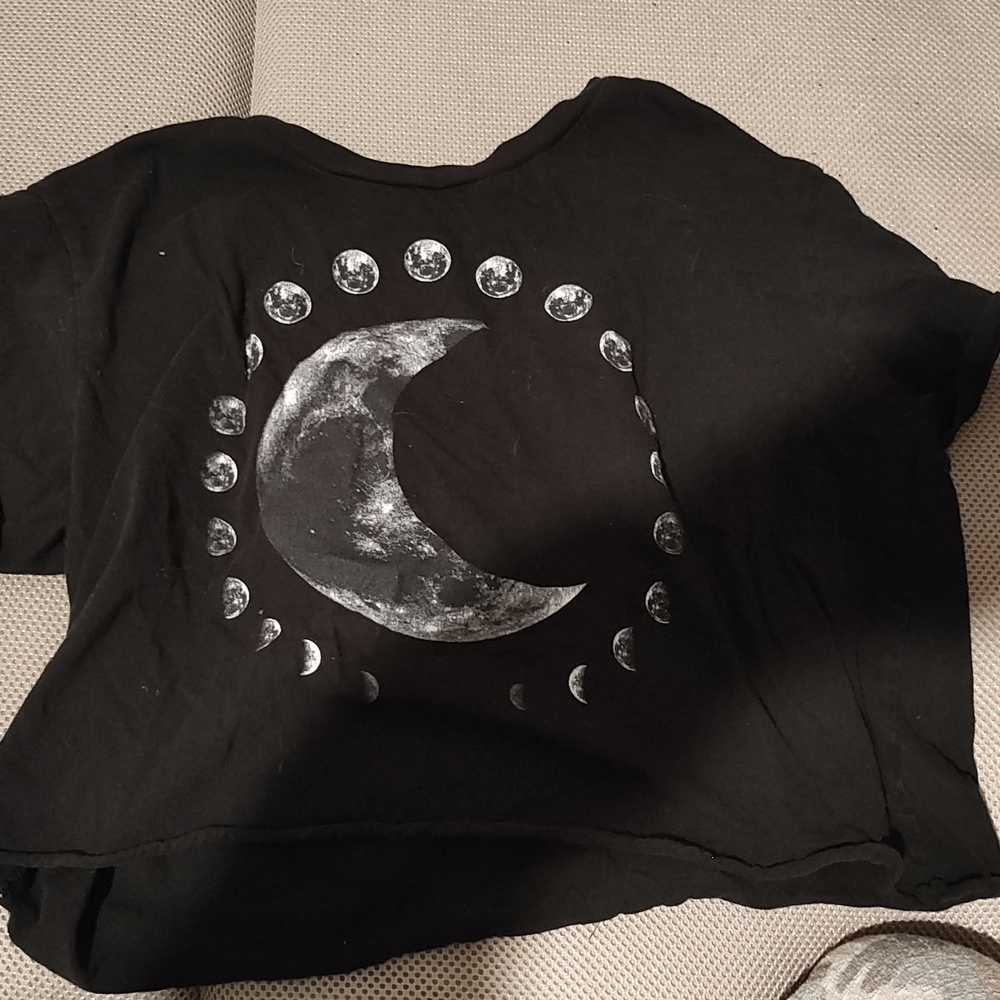 Hot Topic Black Moon Phase Short Sleeve Tee